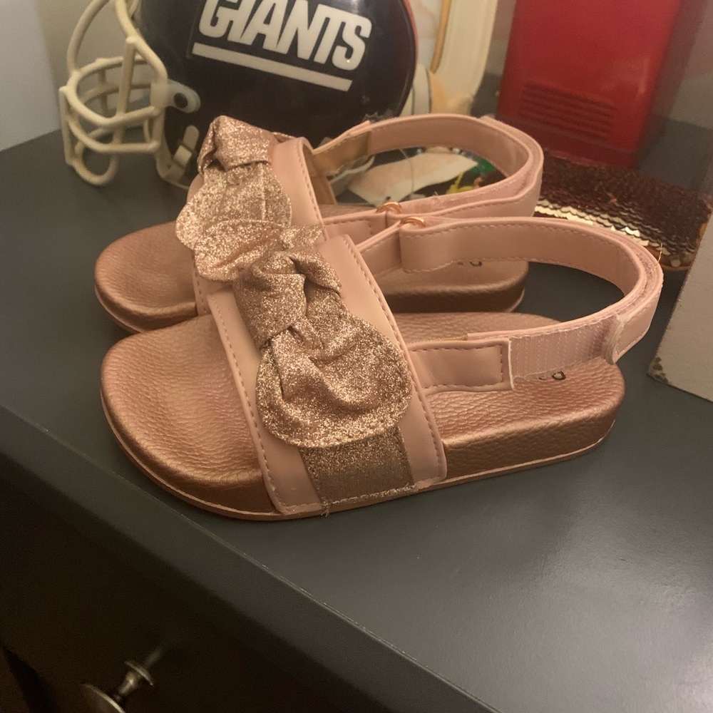 Toddler girls size 9c only worn a few times